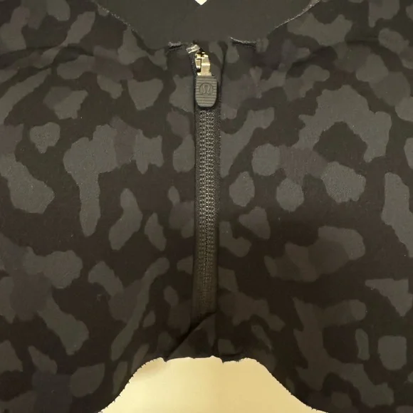 lululemon Enlite Bra in Black and Grey Leopard Print-Size 32B - Picture 5 of 8